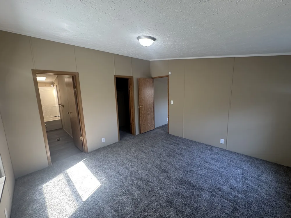 137 Apollo Flushing, MI 48433