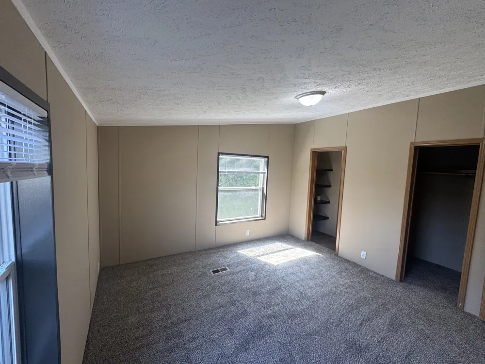 137 Apollo Flushing, MI 48433