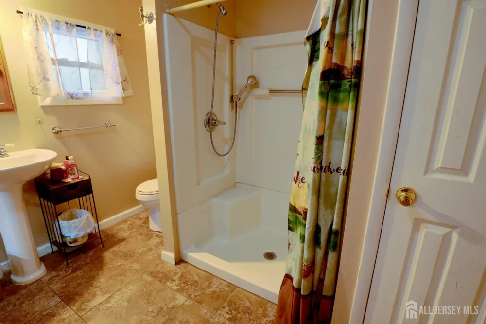 228 Curtin Avenue Burlington County, NJ 08015