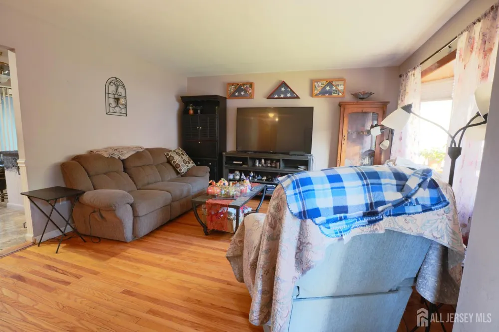 228 Curtin Avenue Burlington County, NJ 08015