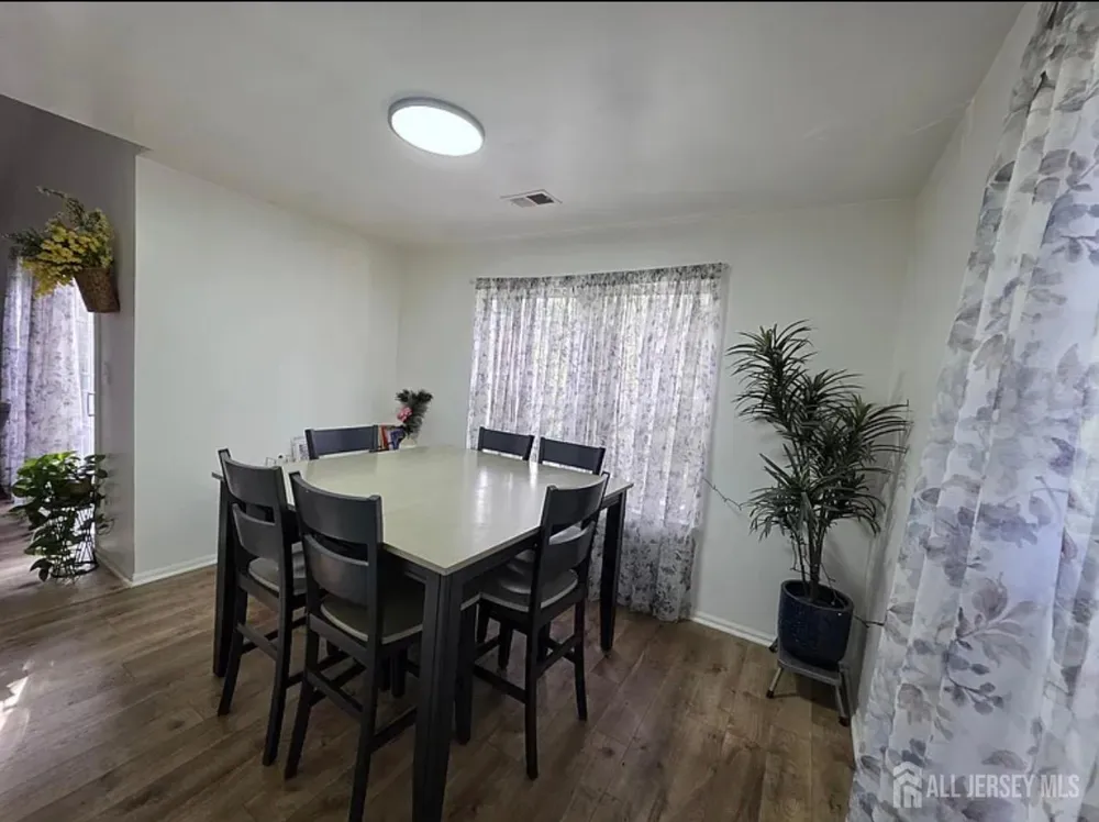 1702 Cypress Lane East Brunswick, NJ 08816