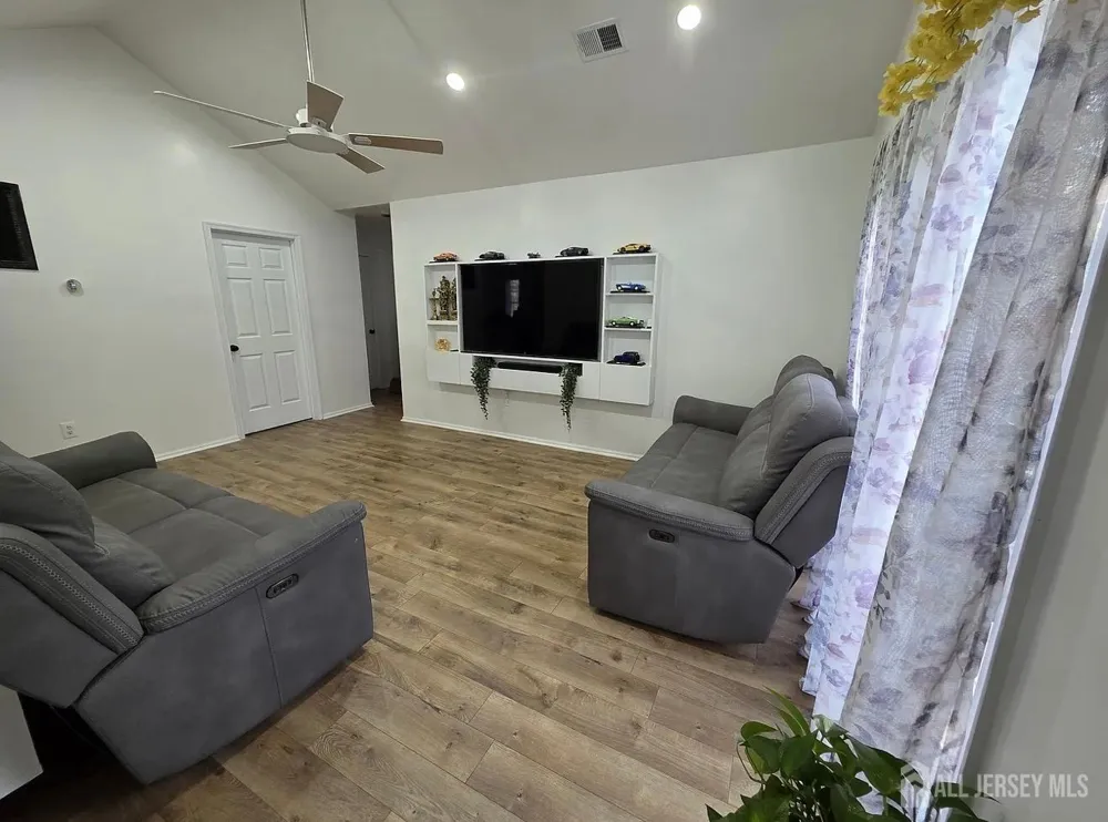 1702 Cypress Lane East Brunswick, NJ 08816