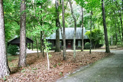 404 Lincoln Lane