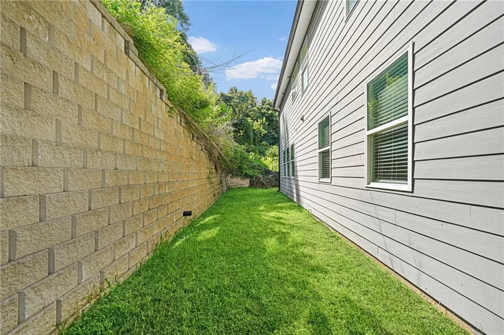 2195 Cormac Street East Point, GA 30344