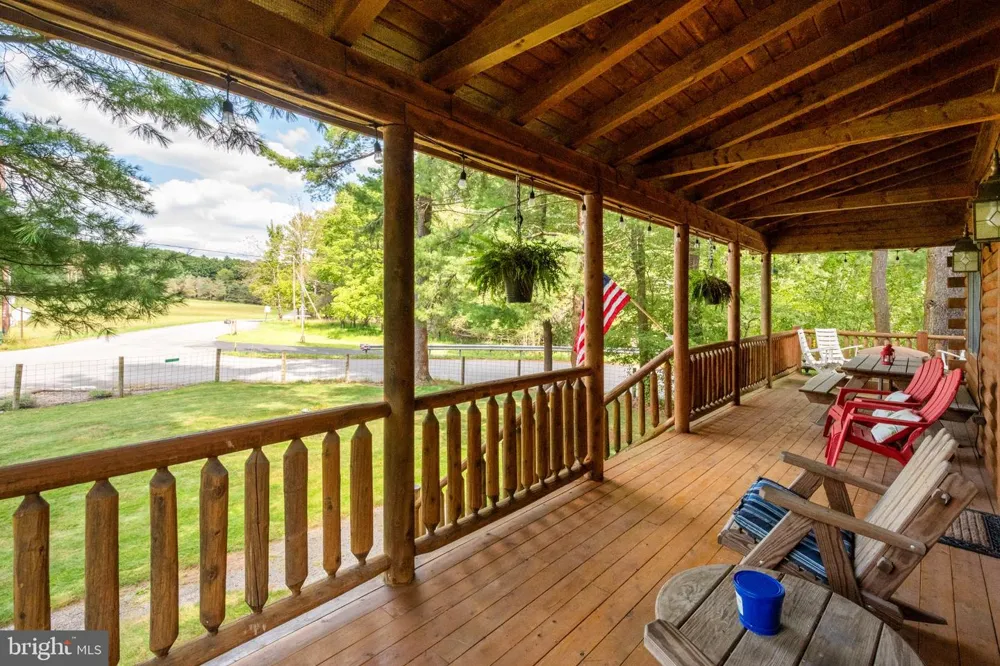 1529 PARADISE POINT ROAD Oakland, MD 21550