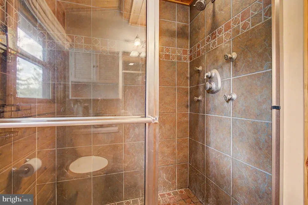 1529 PARADISE POINT ROAD Oakland, MD 21550