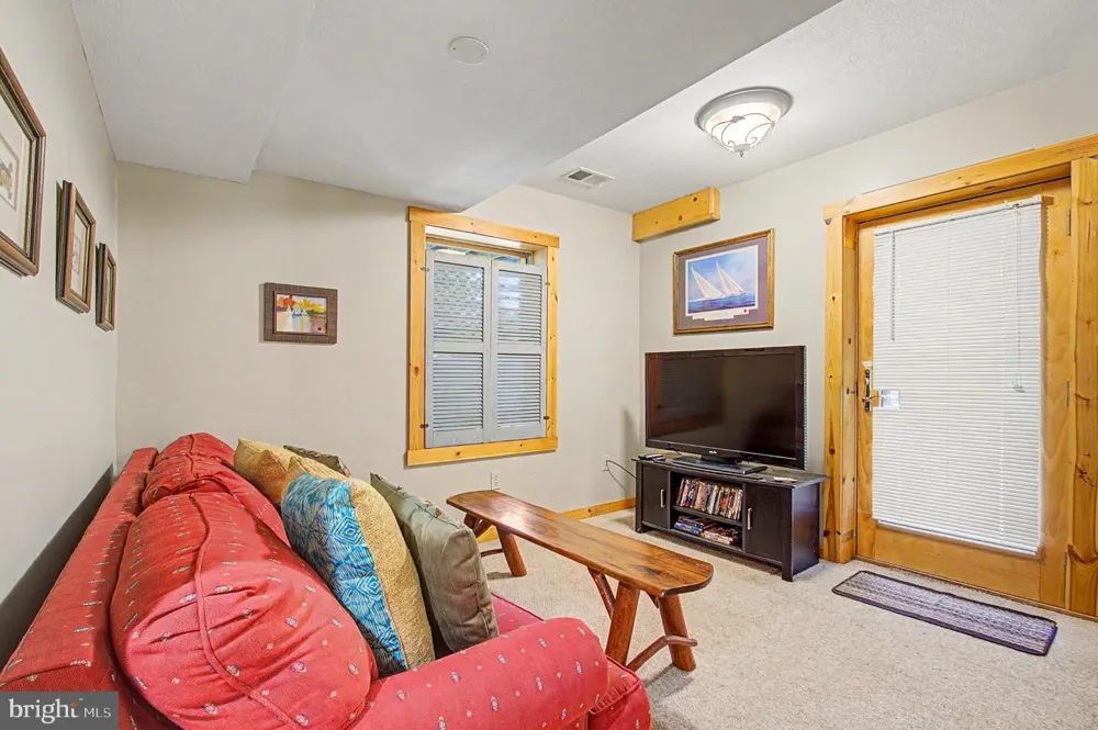 1529 PARADISE POINT ROAD Oakland, MD 21550