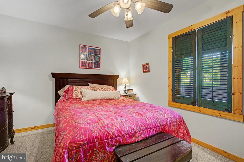 1529 PARADISE POINT ROAD Oakland, MD 21550