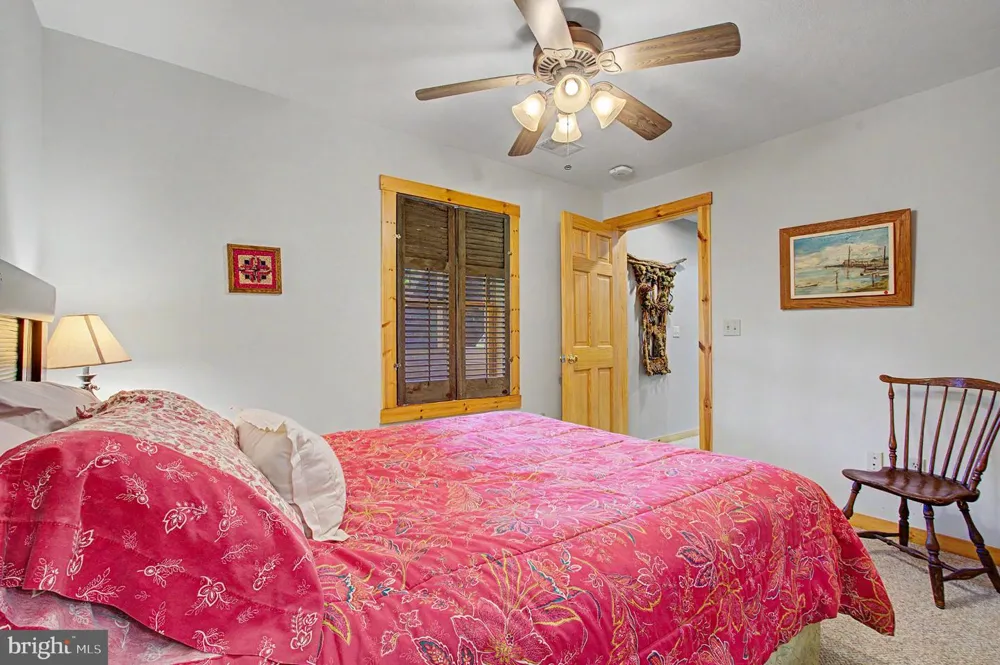 1529 PARADISE POINT ROAD Oakland, MD 21550