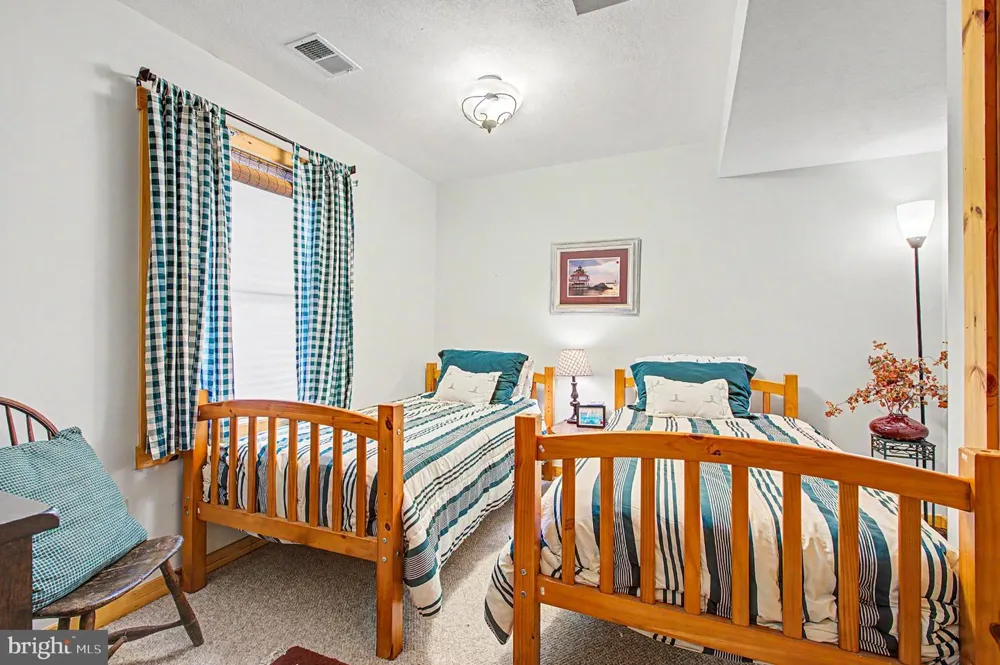1529 PARADISE POINT ROAD Oakland, MD 21550