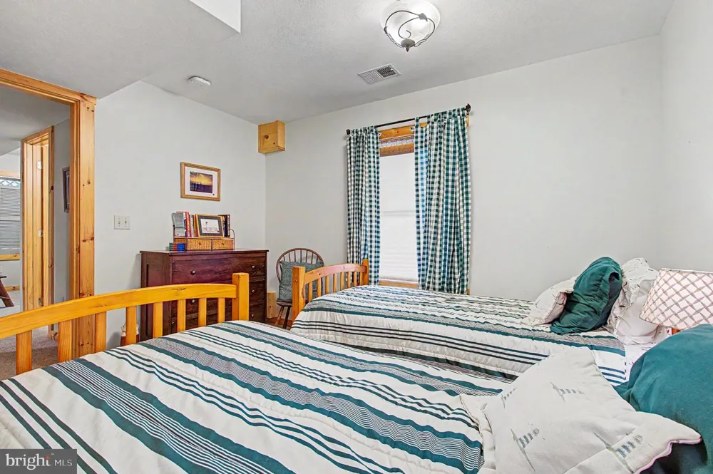 1529 PARADISE POINT ROAD Oakland, MD 21550