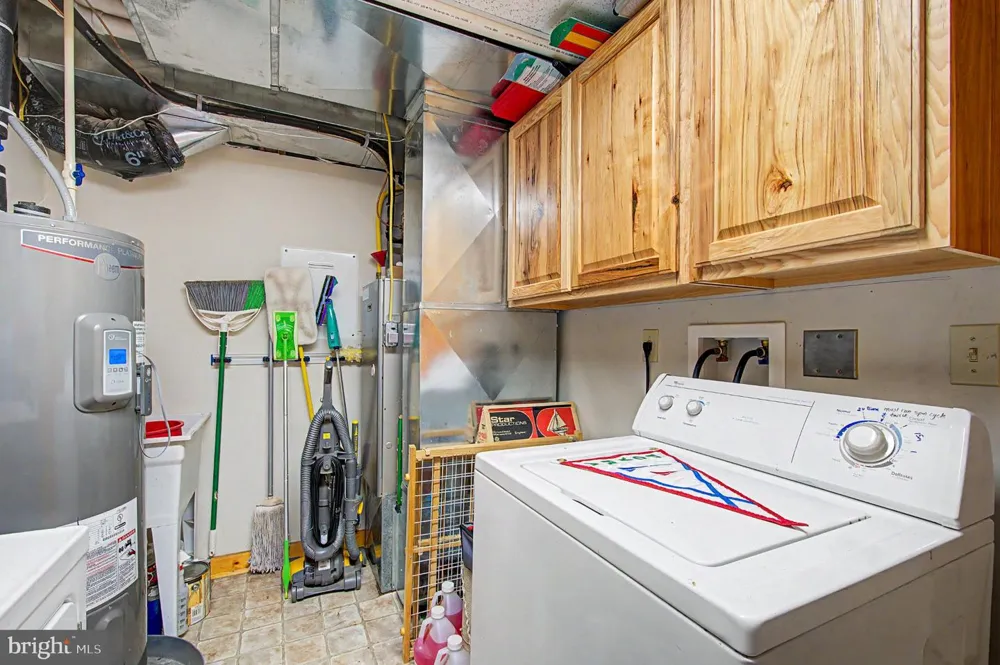 1529 PARADISE POINT ROAD Oakland, MD 21550