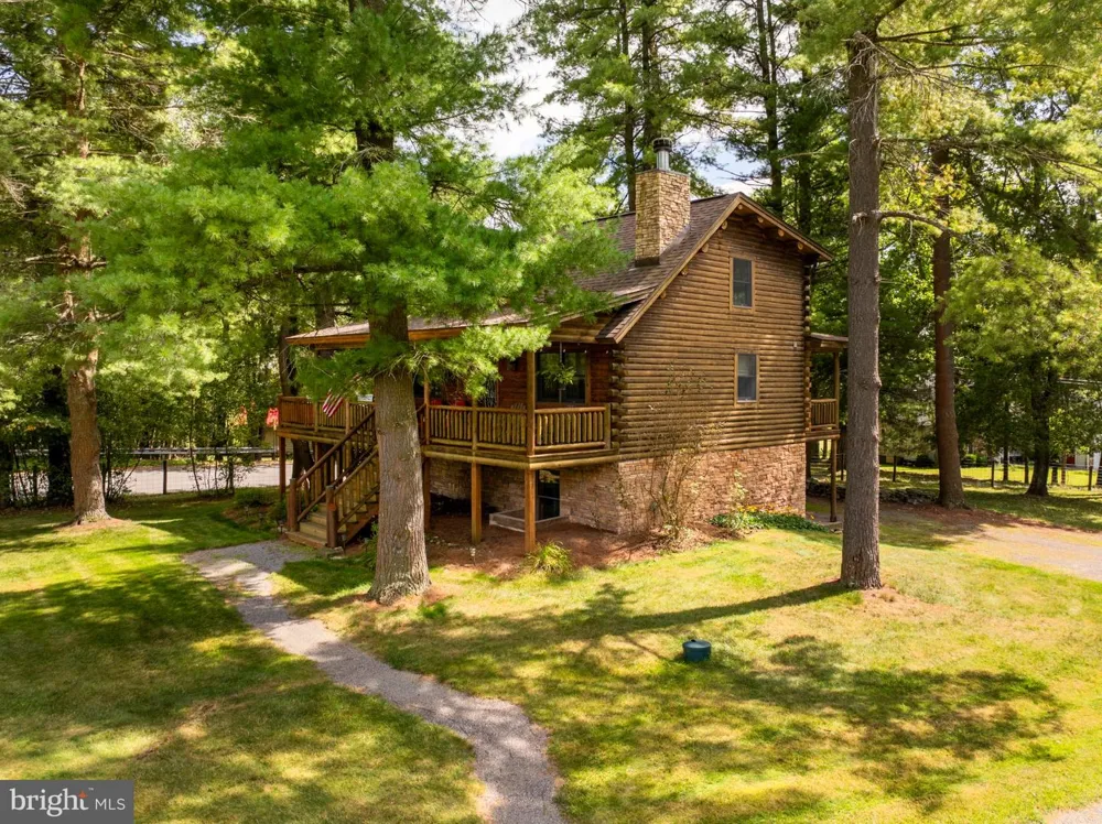 1529 PARADISE POINT ROAD Oakland, MD 21550