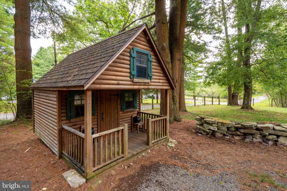 1529 PARADISE POINT ROAD Oakland, MD 21550