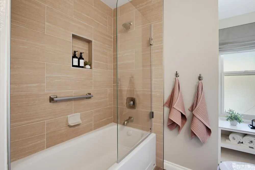 2171 Paseo Grande El Cajon, CA 92019
