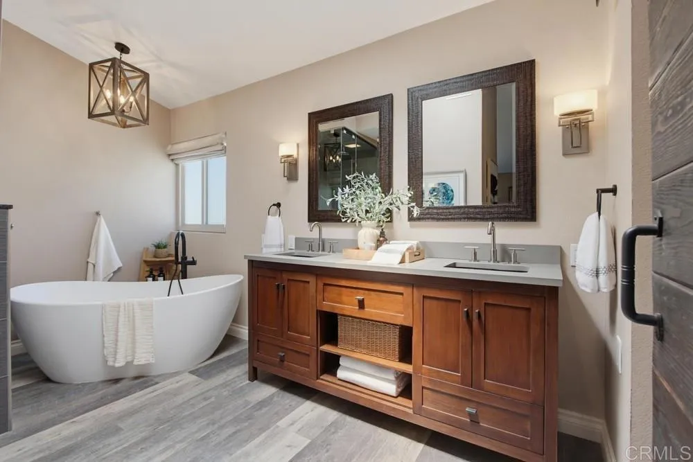 2171 Paseo Grande El Cajon, CA 92019