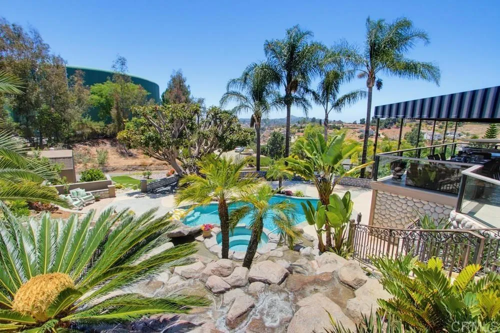 2171 Paseo Grande El Cajon, CA 92019