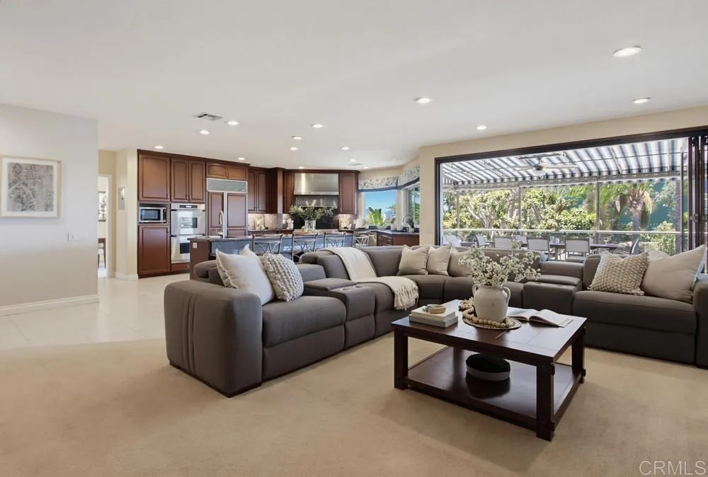 2171 Paseo Grande El Cajon, CA 92019