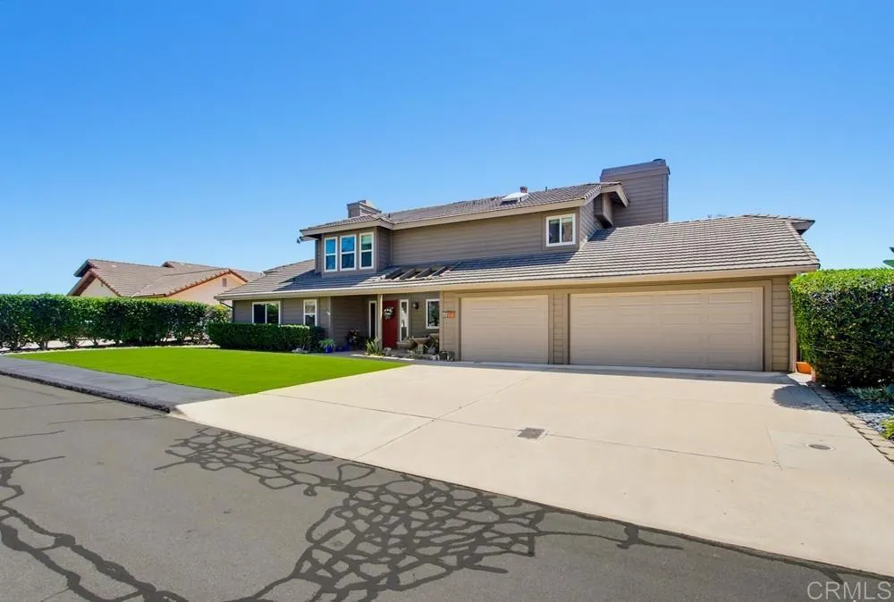 2171 Paseo Grande El Cajon, CA 92019