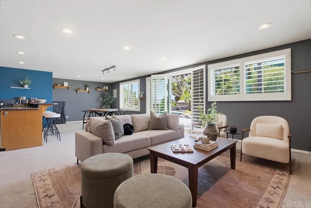2171 Paseo Grande El Cajon, CA 92019