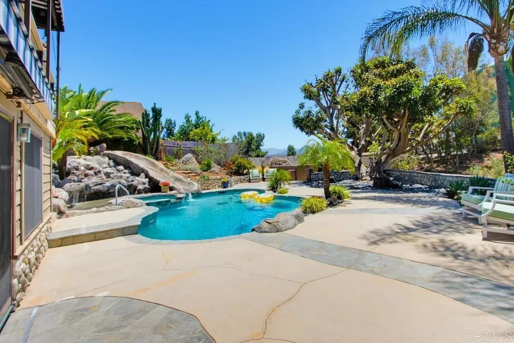 2171 Paseo Grande El Cajon, CA 92019