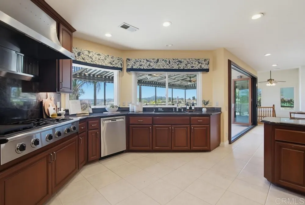 2171 Paseo Grande El Cajon, CA 92019