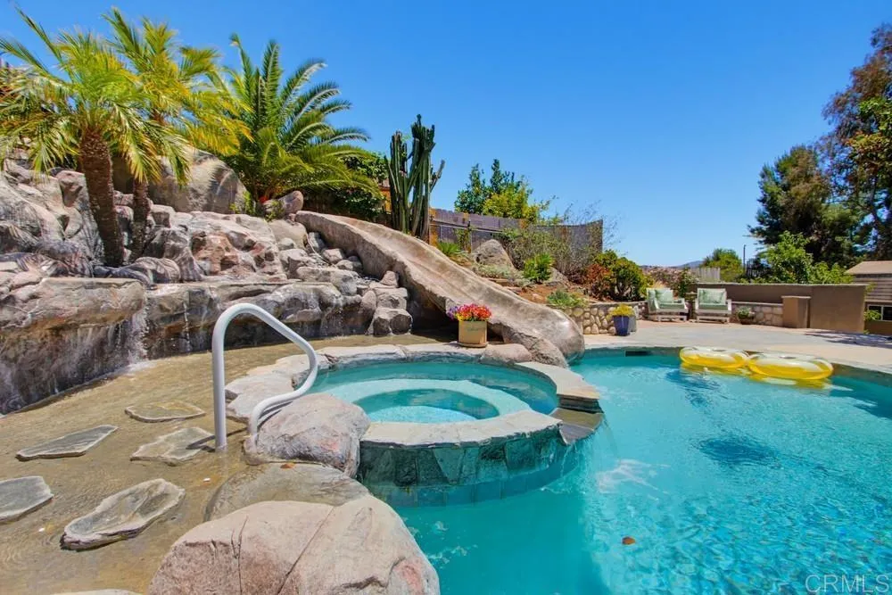 2171 Paseo Grande El Cajon, CA 92019