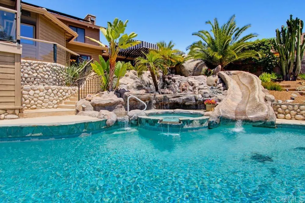 2171 Paseo Grande El Cajon, CA 92019