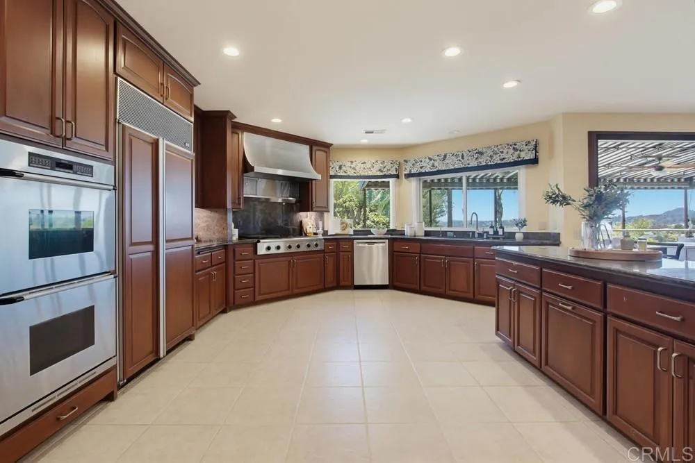 2171 Paseo Grande El Cajon, CA 92019