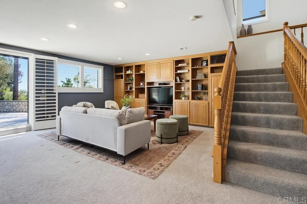 2171 Paseo Grande El Cajon, CA 92019