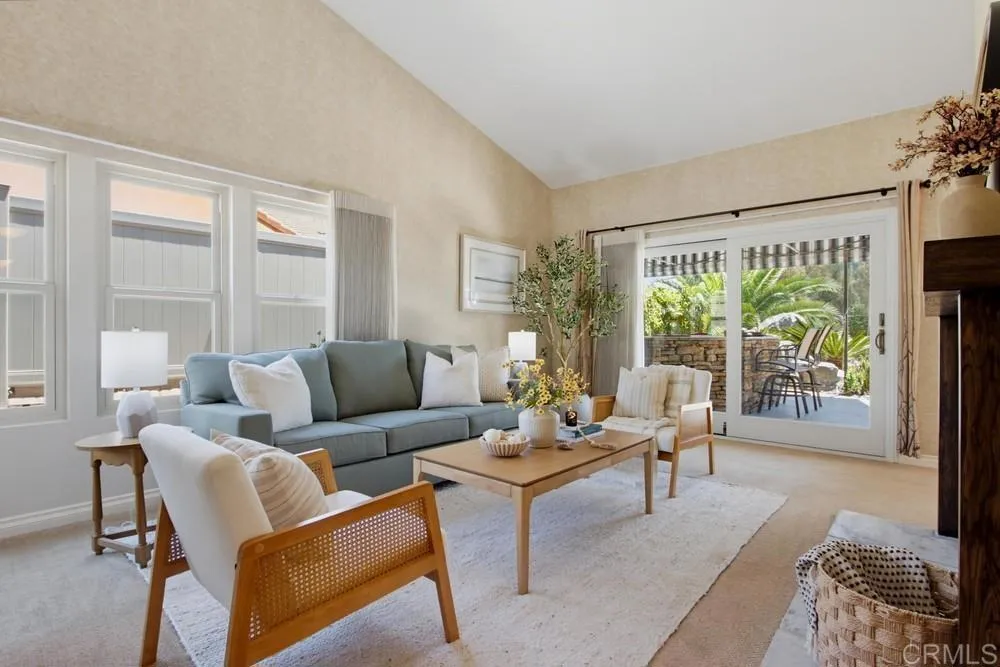 2171 Paseo Grande El Cajon, CA 92019