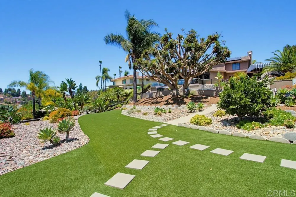 2171 Paseo Grande El Cajon, CA 92019