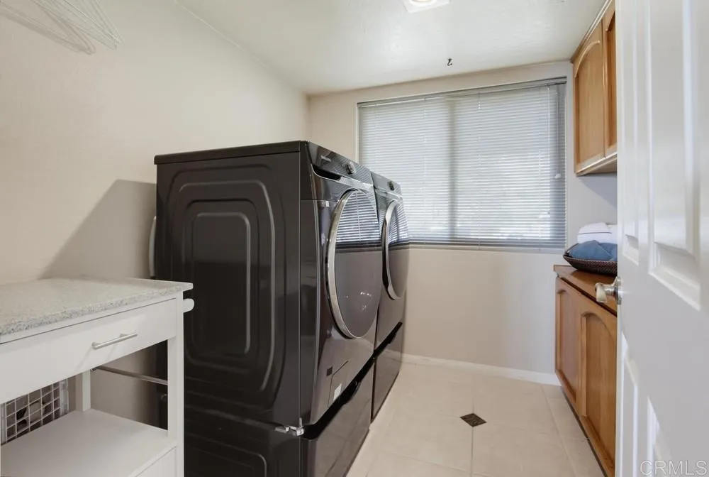 2171 Paseo Grande El Cajon, CA 92019