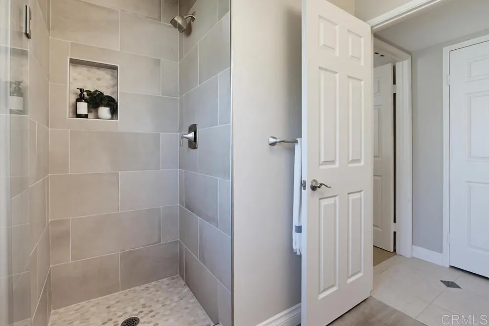 2171 Paseo Grande El Cajon, CA 92019