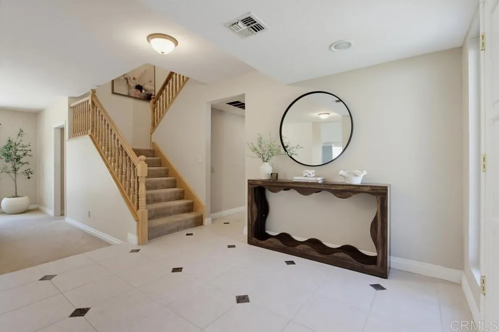 2171 Paseo Grande El Cajon, CA 92019
