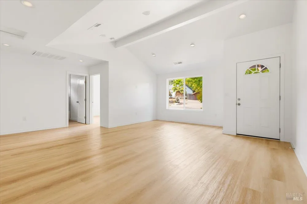 175 Chablis Way Cloverdale, CA 95425
