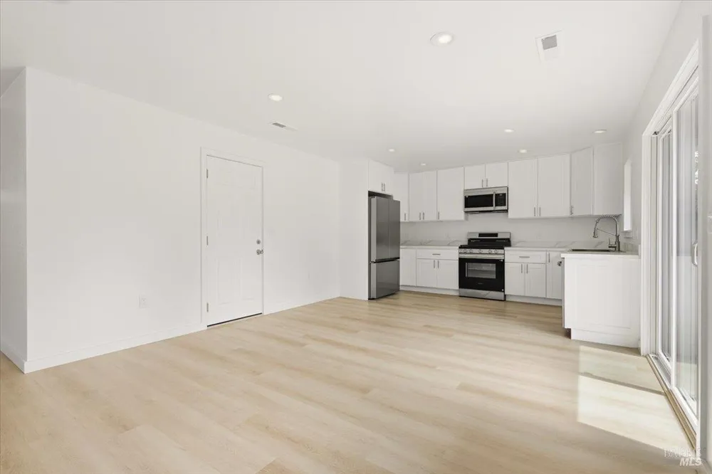 175 Chablis Way Cloverdale, CA 95425