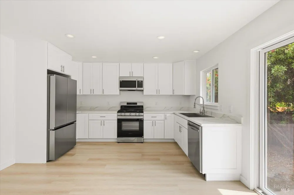 175 Chablis Way Cloverdale, CA 95425