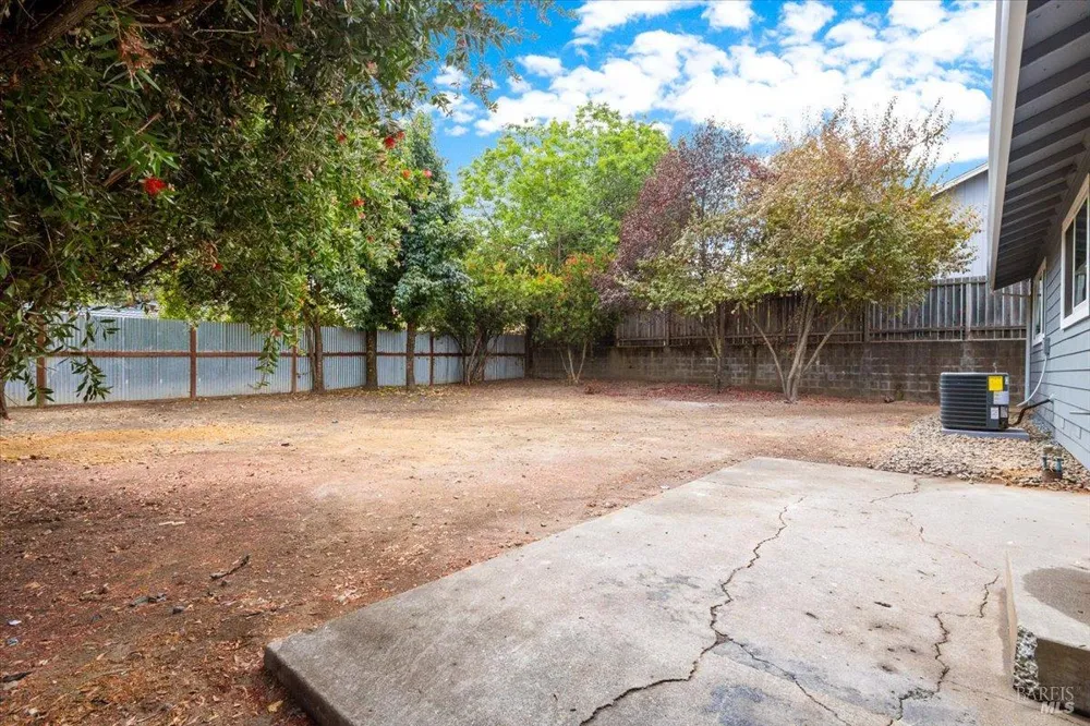 175 Chablis Way Cloverdale, CA 95425