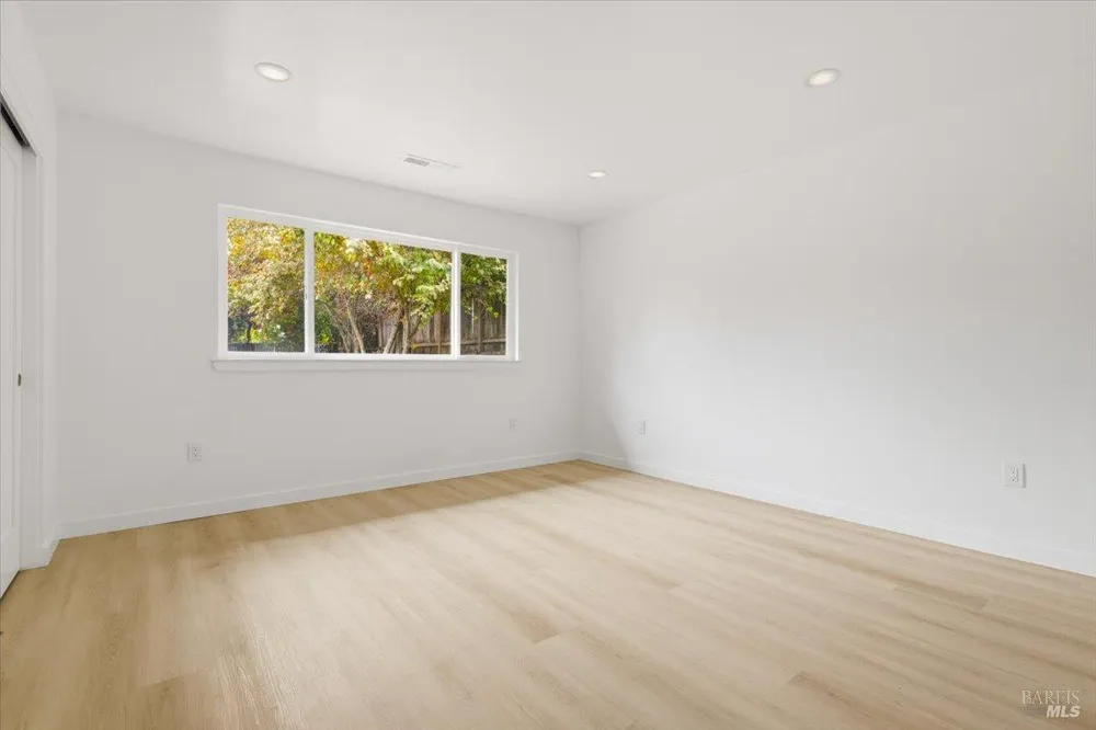 175 Chablis Way Cloverdale, CA 95425