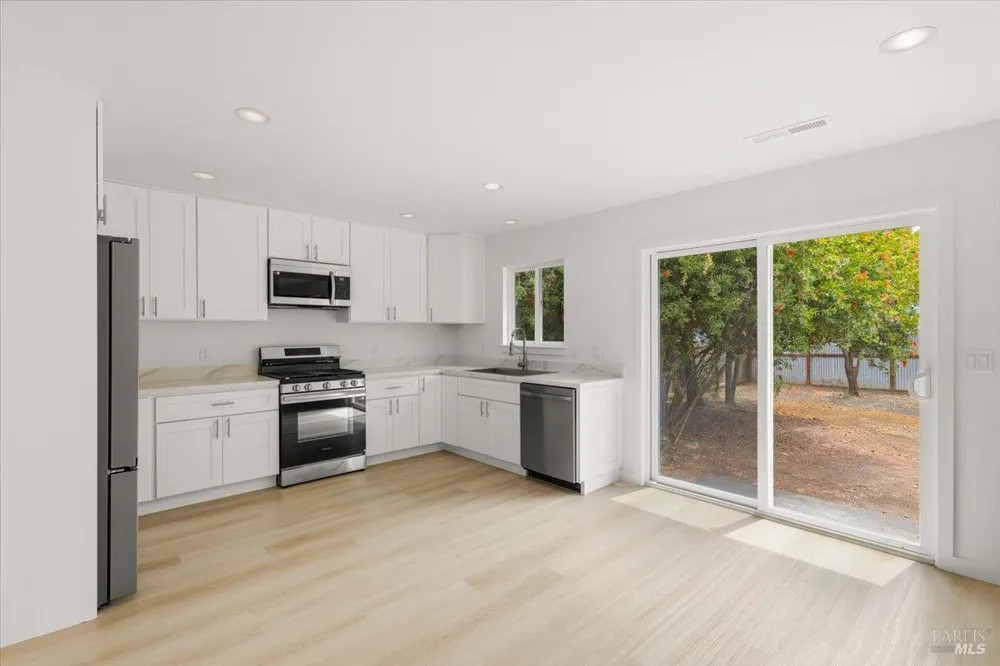 175 Chablis Way Cloverdale, CA 95425