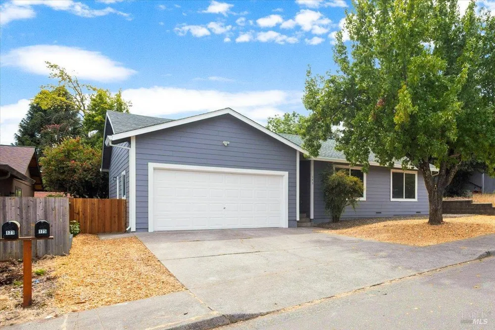 175 Chablis Way Cloverdale, CA 95425