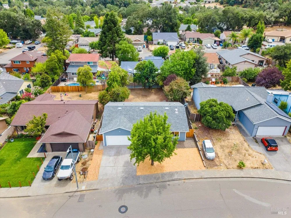 175 Chablis Way Cloverdale, CA 95425