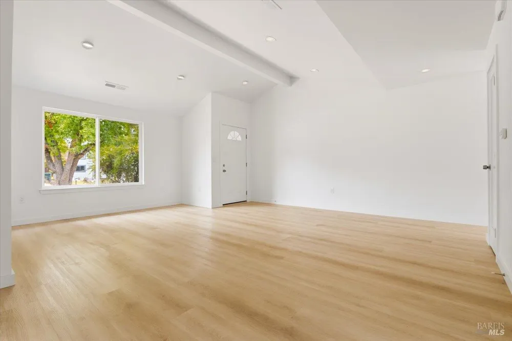 175 Chablis Way Cloverdale, CA 95425