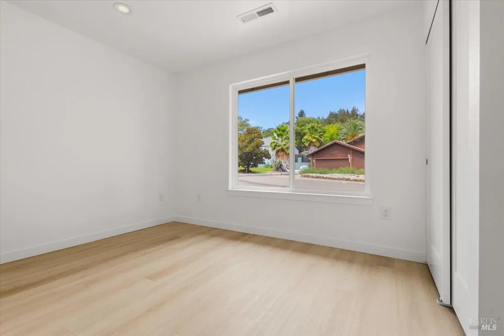 175 Chablis Way Cloverdale, CA 95425