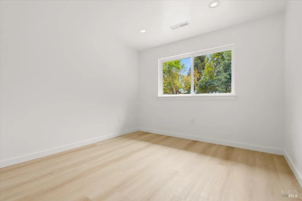 175 Chablis Way Cloverdale, CA 95425