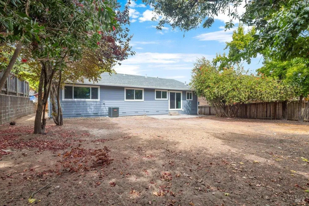 175 Chablis Way Cloverdale, CA 95425