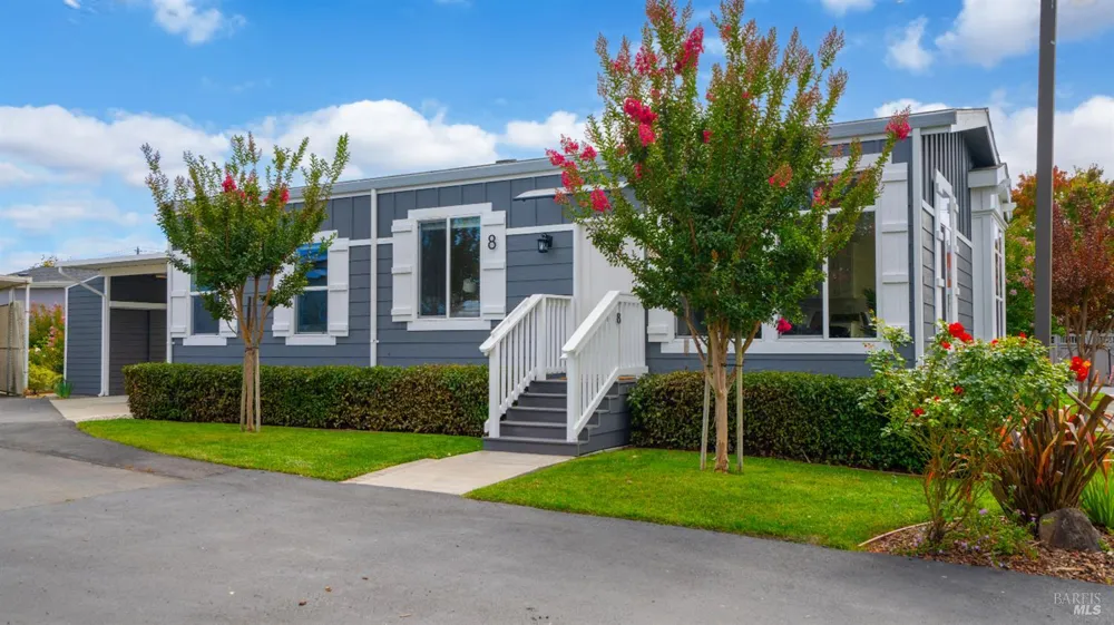 8 Oakwood Drive Petaluma, CA 94954