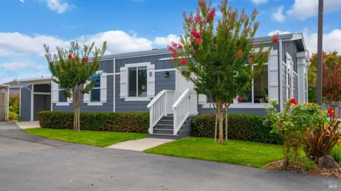 8 Oakwood Drive