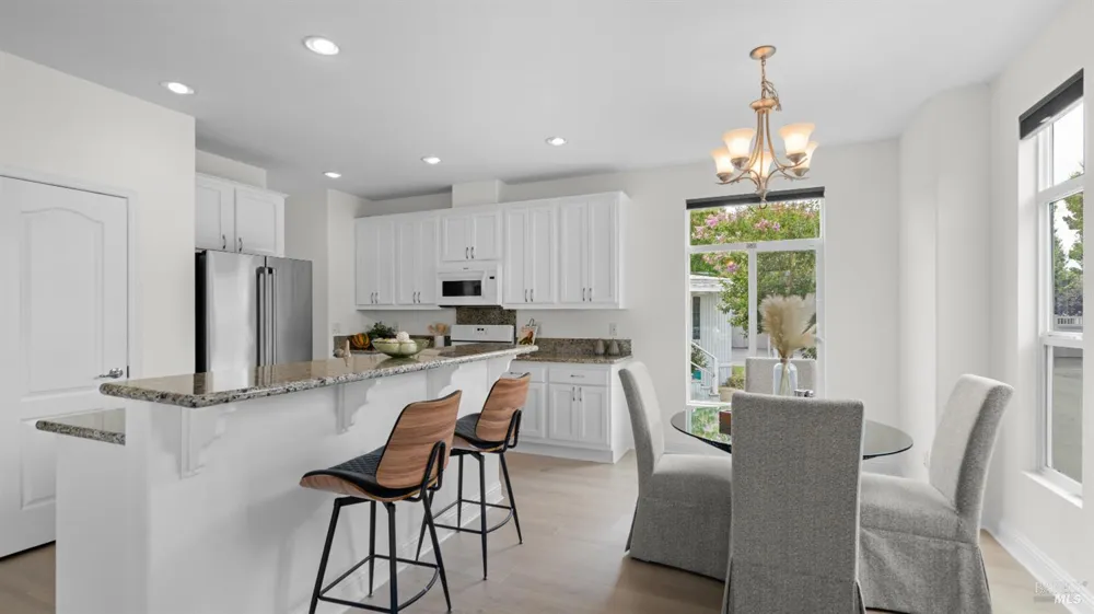 8 Oakwood Drive Petaluma, CA 94954